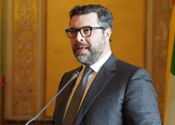 Antonio De Luca (M5S): “Ccpm Taormina va a Catania. Scippo vergognoso, il sindaco alzi la voce”