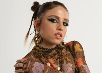 Angelina Mango torna live in Sicilia. Nell’estate del 2026 concerto al Teatro Antico di Taormina