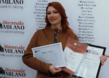 Taormina. “Pennellate di parole. Un viaggio all’interno della cromia poetica”: Arianna Culoso alla Biennale di Milano