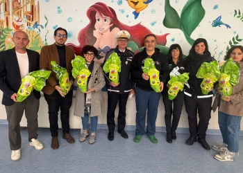 Taormina. La Polizia municipale dona uova di Pasqua ai bimbi ricoverati in ospedale