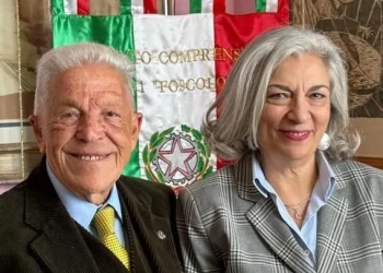 Il Rotary club Taormina consegna una targa alla dirigente del Comprensivo 1