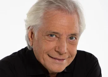 Taormina. Nino D’Angelo festeggia 50 anni di carriera. Il 12 agosto 2026 concerto al Teatro Antico