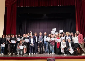 “Livatino, Giudice al lavoro”: applaudita performance teatrale degli alunni del Comprensivo di Roccalumera