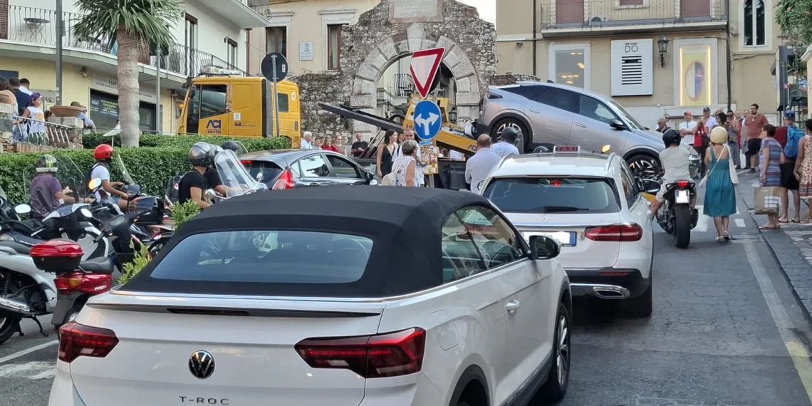 Taormina. Inquinamento acustico e sicurezza stradale: mozione a firma di tre consiglieri comunali