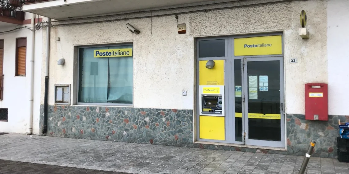 Letojanni. Il sindaco: “Sportello Postamat fuori servizio da mesi. Tutto ciò è assurdo e fuori da ogni logica”