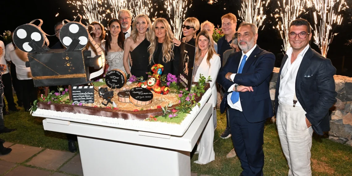 Taormina. La Plage Resort incanta le star del Film Festival: tra la magia di Isolabella e una spettacolare torta-scultura finale