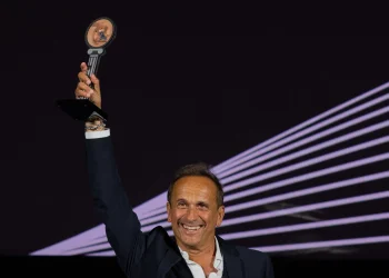 Il grande comico pugliese Uccio De Santis premiato con il “Best comedy award” al Taormina Film Festival 2026