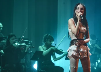 Arisa: il tour estivo arriva in Sicilia. Il 2 agosto 2026 concerto a Zafferana