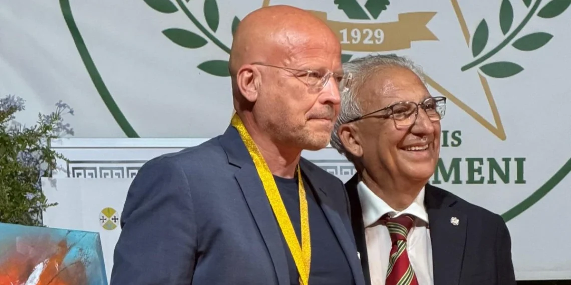 Il questore di Crotone, Renato Panvino, insignito del Premio nazionale “Città di Reggio Calabria”