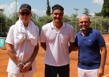 Bernard Arnault e Roger Federer: partita di tennis a Taormina. Padrone di casa il maestro Mario Quattrocchi