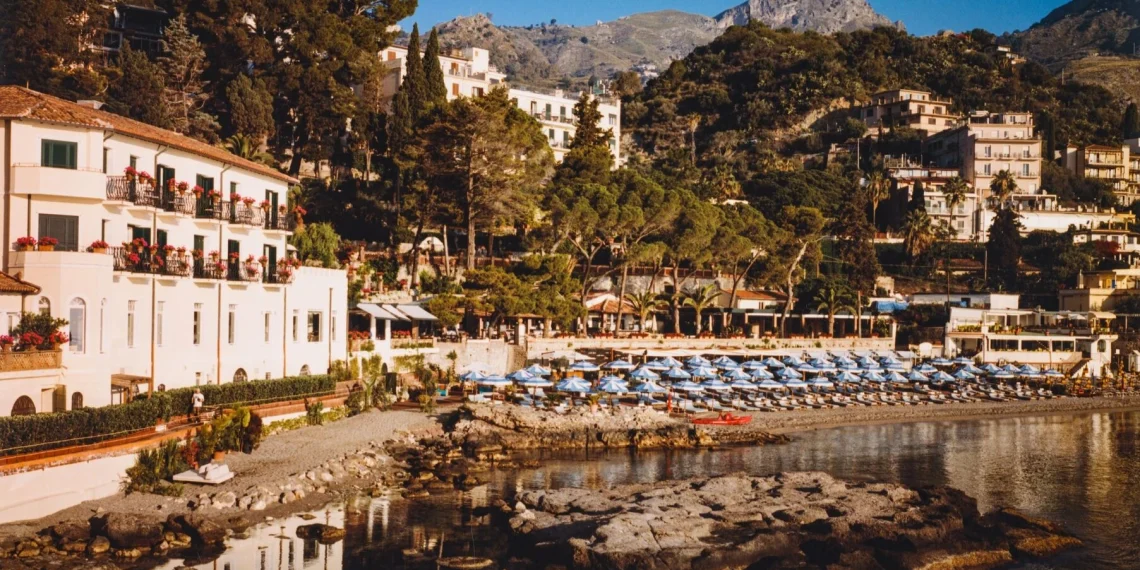 Taormina. La notte di Ferragosto a Villa S. Andrea è “Sicilian Chic”