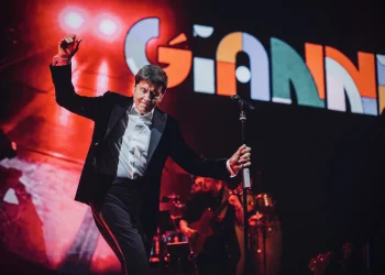 Gianni Morandi abbraccia il pubblico siciliano: il 19 settembre 2026 concerto a Catania