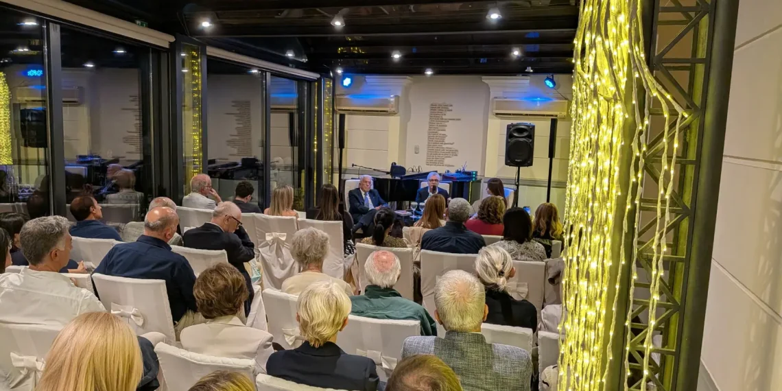 Pubblico e relatori all’Excelsior di Taormina durante la presentazione del libro «Il rischio di non rischiare»